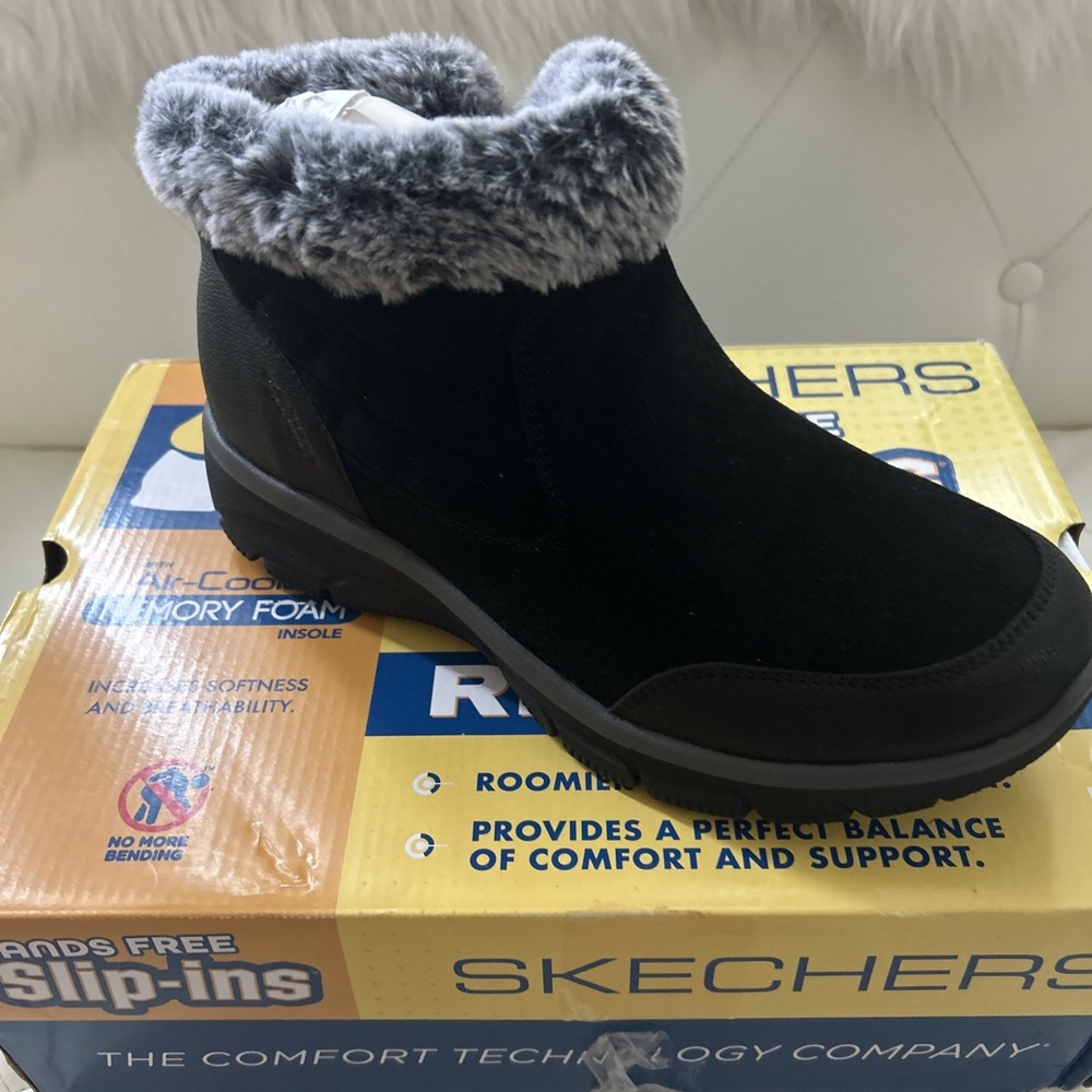 Skechers Easy Going Water-Repellent Fur Lined Ankle Boots Black Women's 9.5 NIB
